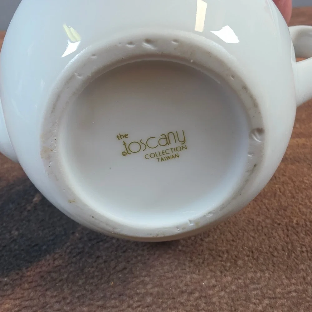 The Toscany Collection Teapot OS White Good Floral Ceramic Octagonal Lid